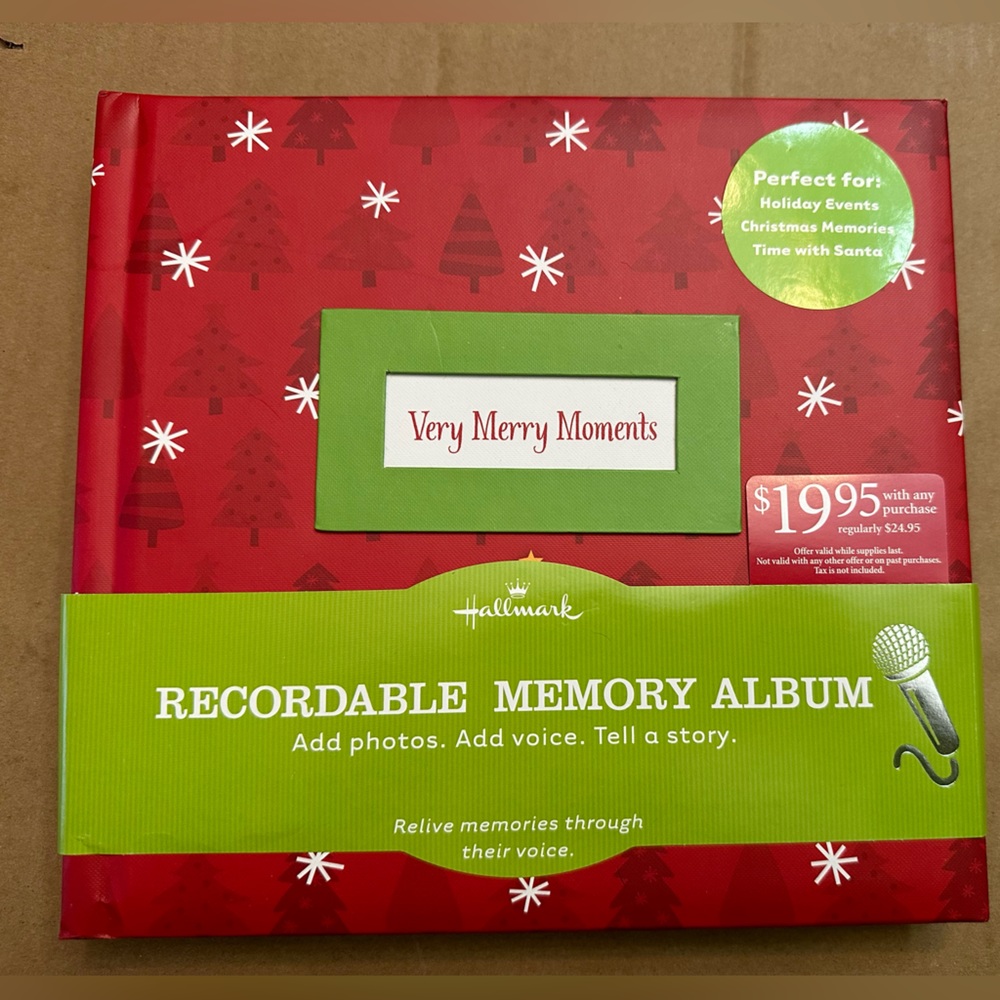 Very Merry Moments-Recordable Memory Album-add photos, voice Tell a story (New)